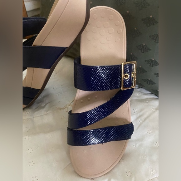 Vionic Rio Lizard navy blue slip on sandal. - Picture 2 of 12